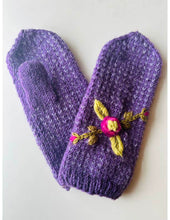 Load image into Gallery viewer, Olive Mitten in Purple